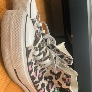 Platform cheetah print converse